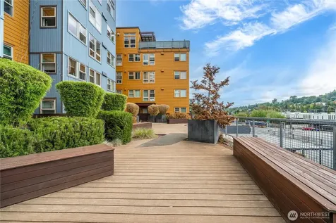827 Hiawatha Place S Seattle WA 98144
