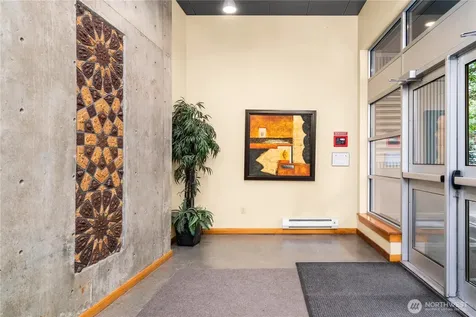 827 Hiawatha Place S Seattle WA 98144