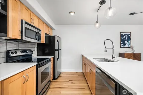 827 Hiawatha Place S Seattle WA 98144