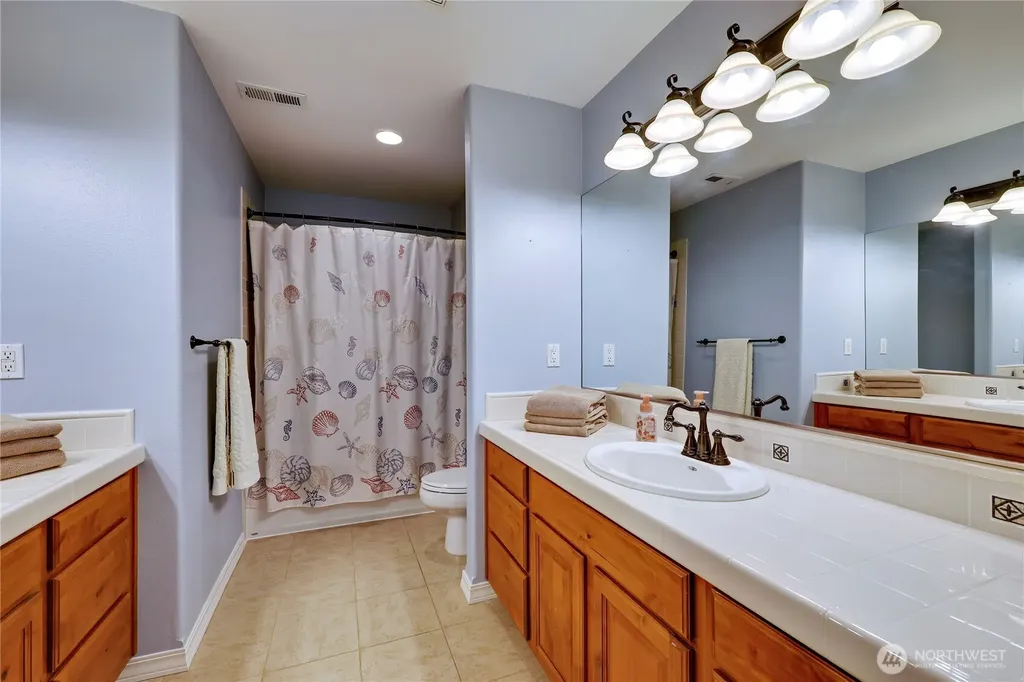 2440 Alaska Avenue E Port Orchard WA 98366