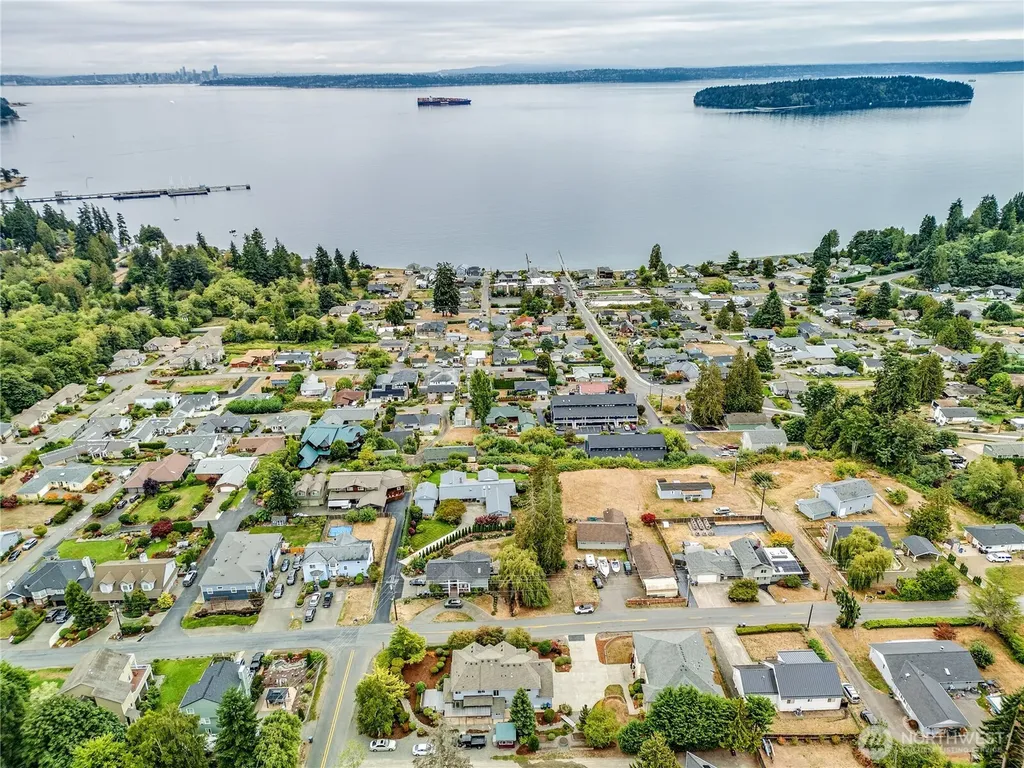 2440 Alaska Avenue E Port Orchard WA 98366