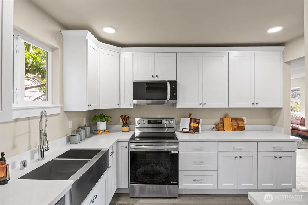 9547 Wallingford Avenue N Seattle WA 98103