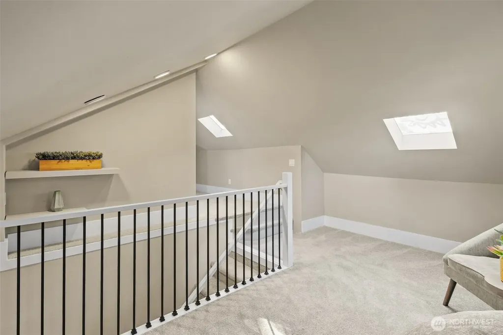 9547 Wallingford Avenue N Seattle WA 98103