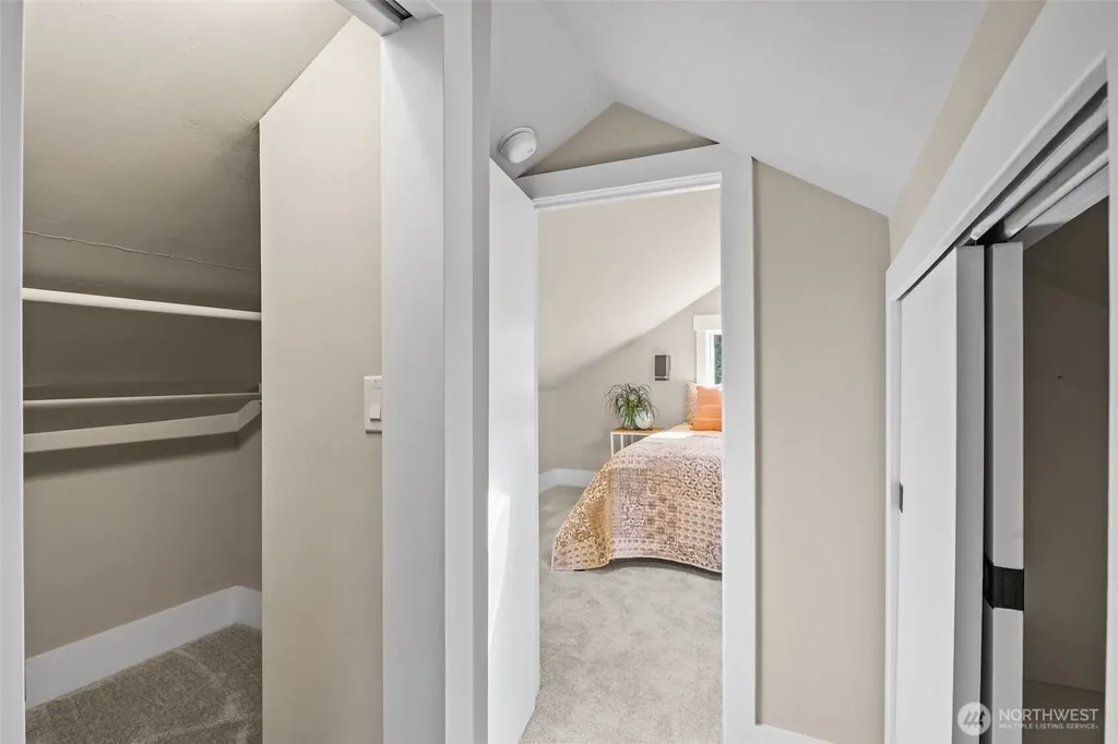 9547 Wallingford Avenue N Seattle WA 98103