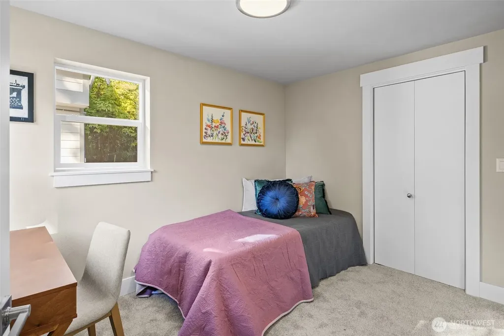 9547 Wallingford Avenue N Seattle WA 98103