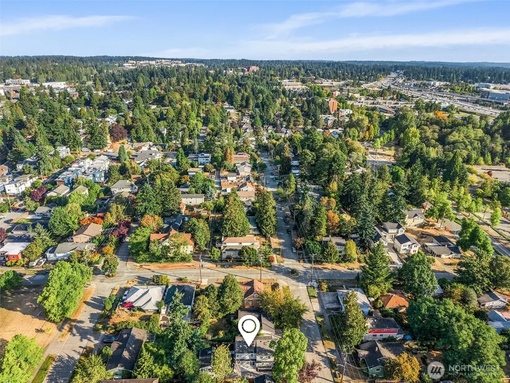 9547 Wallingford Avenue N Seattle WA 98103
