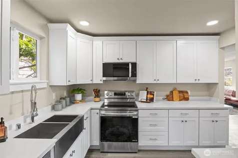 9547 Wallingford Avenue N Seattle WA 98103