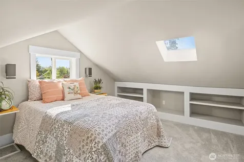 9547 Wallingford Avenue N Seattle WA 98103
