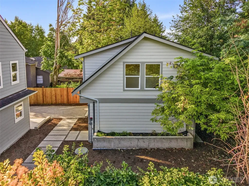 9545 Wallingford Avenue N Seattle WA 98103