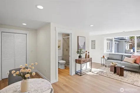 9545 Wallingford Avenue N Seattle WA 98103