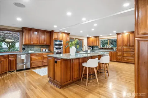 106 Cascade Key Bellevue WA 98006