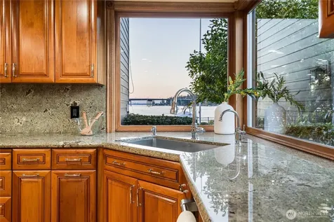 106 Cascade Key Bellevue WA 98006