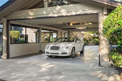 106 Cascade Key Bellevue WA 98006