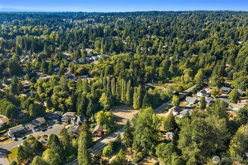 19044 35th Avenue NE Lake Forest Park WA 98155