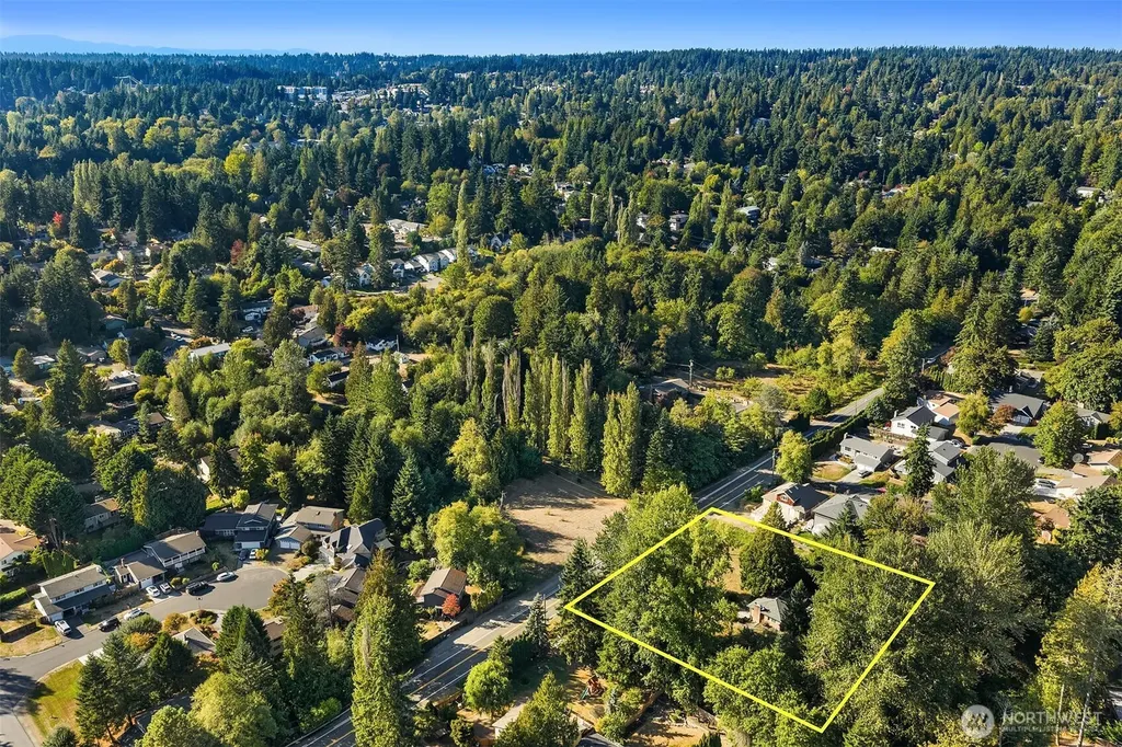 19044 35th Avenue NE Lake Forest Park WA 98155