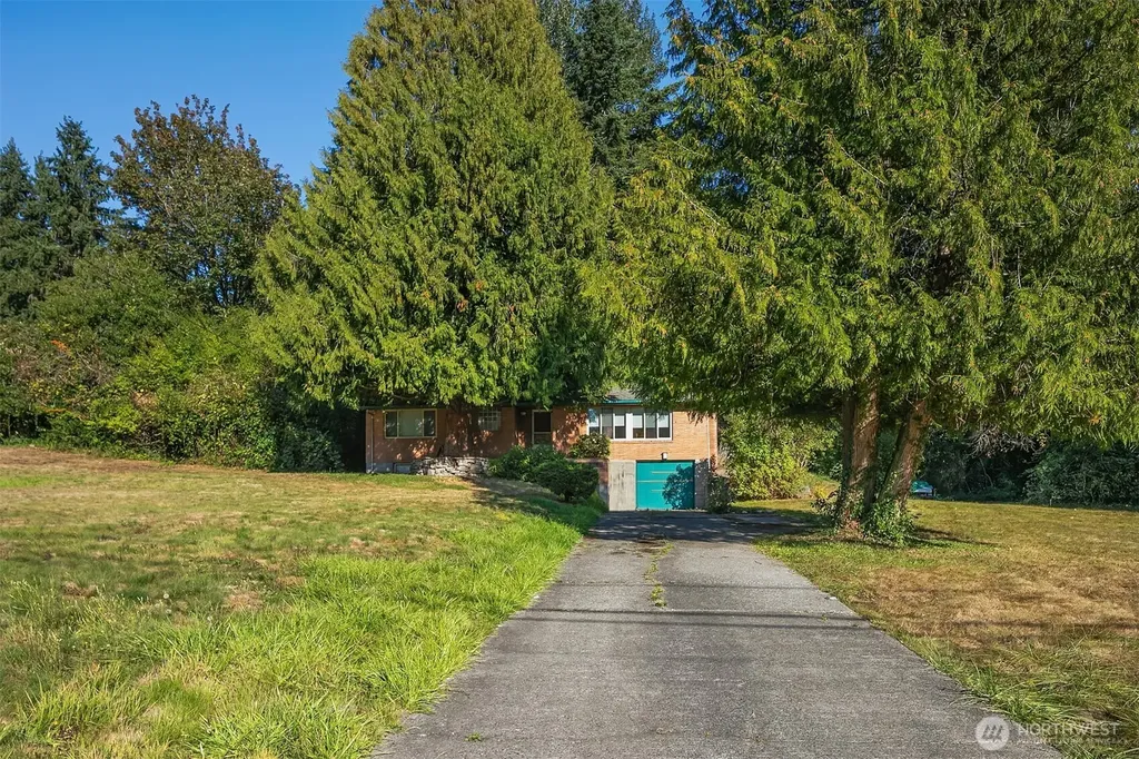 19044 35th Avenue NE Lake Forest Park WA 98155