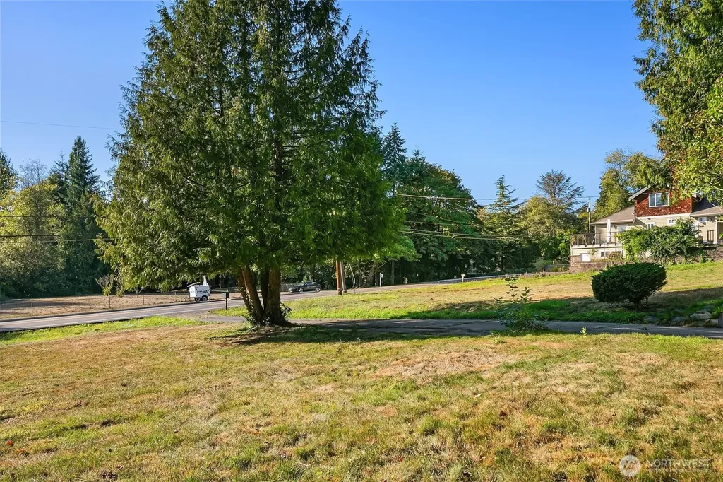 19044 35th Avenue NE Lake Forest Park WA 98155