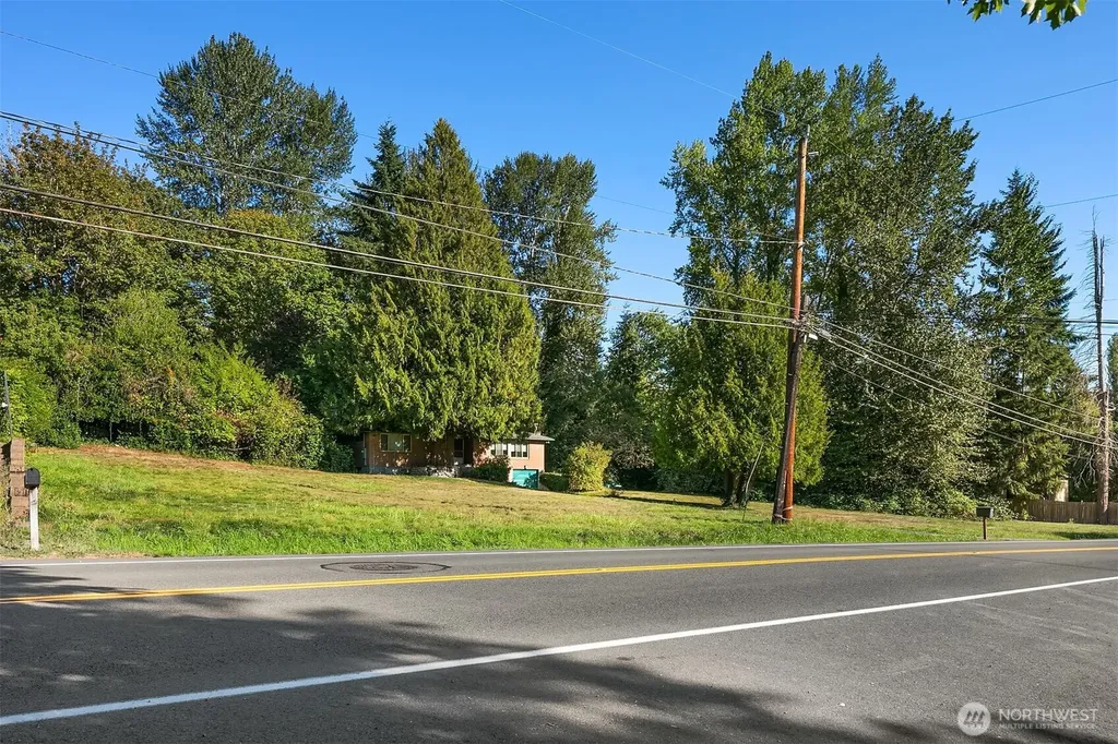 19044 35th Avenue NE Lake Forest Park WA 98155