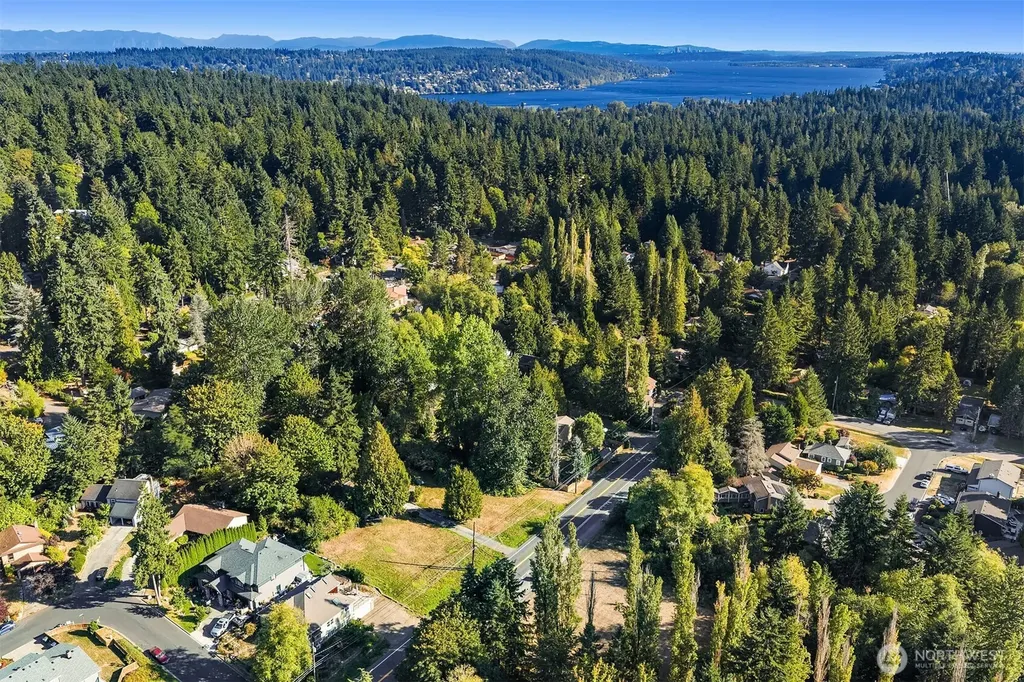 19044 35th Avenue NE Lake Forest Park WA 98155