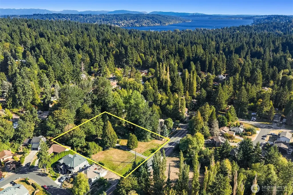19044 35th Avenue NE Lake Forest Park WA 98155