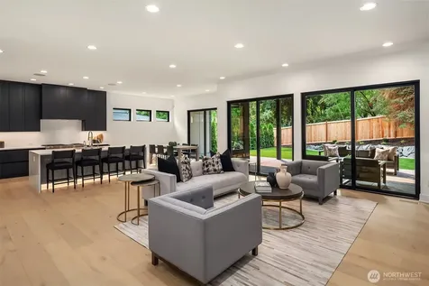 10411 NE 28th Place Bellevue WA 98004