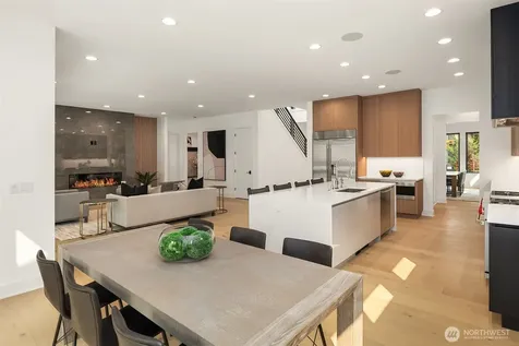 10411 NE 28th Place Bellevue WA 98004