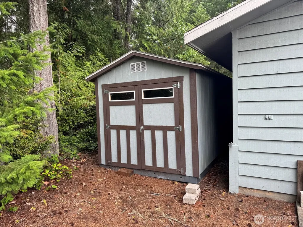 31 Hood Place Brinnon WA 98320