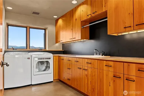 99 Hilltop Drive Winthrop WA 98862
