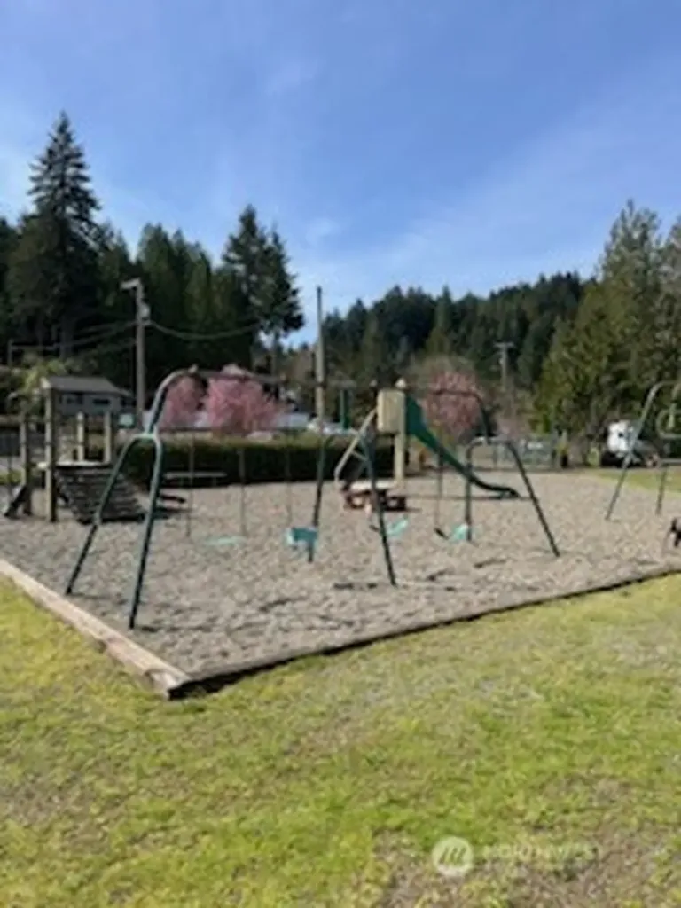 61 E Woods Place Belfair WA 98528