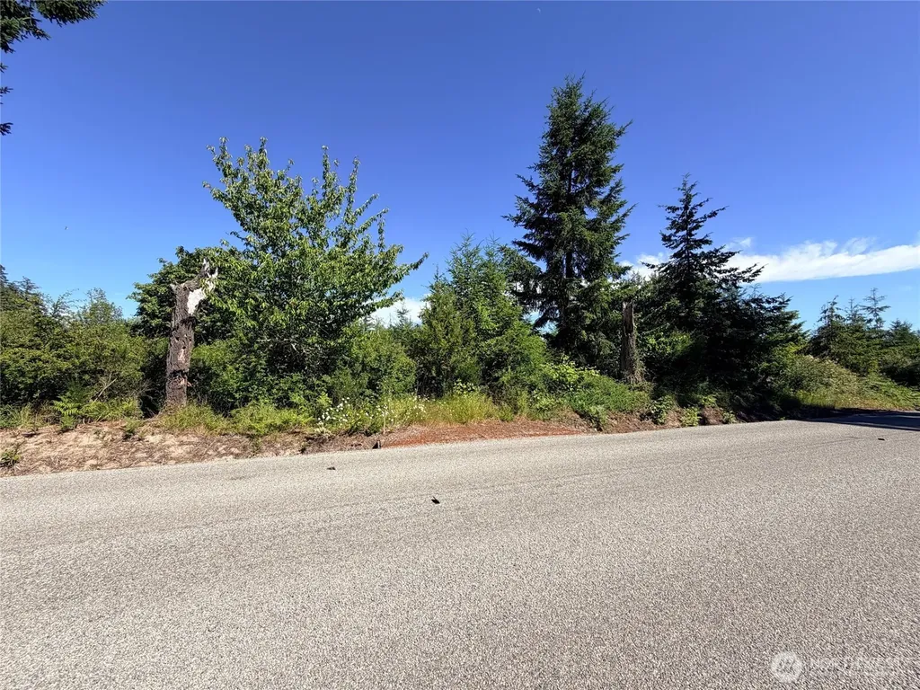 2721 158th Avenue SW Lakebay WA 98340
