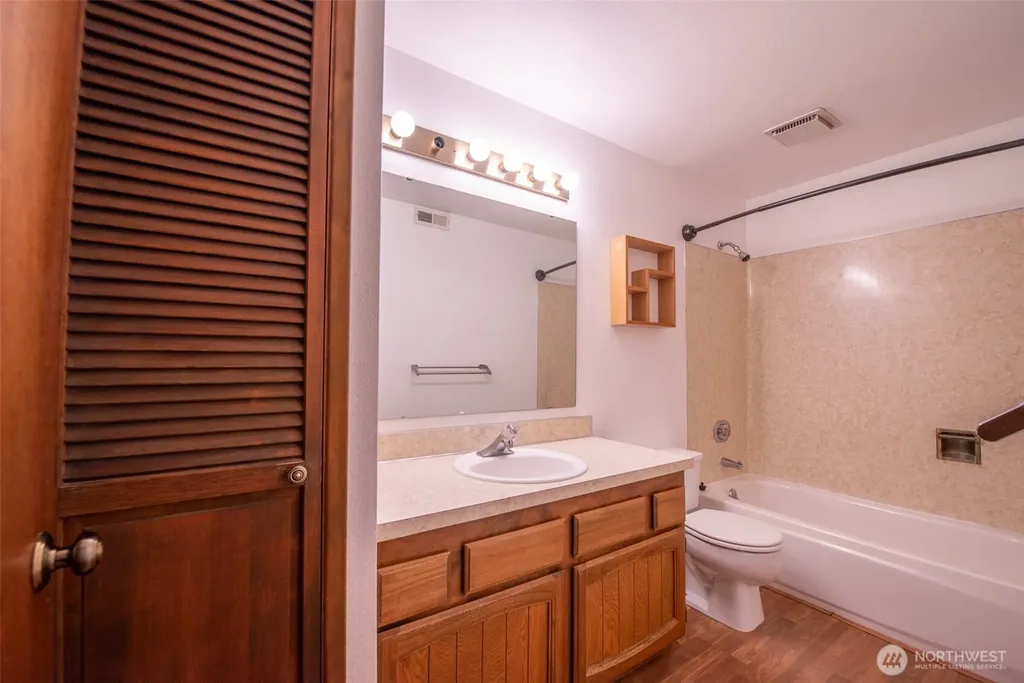 17417 Ashworth Avenue N Shoreline WA 98133