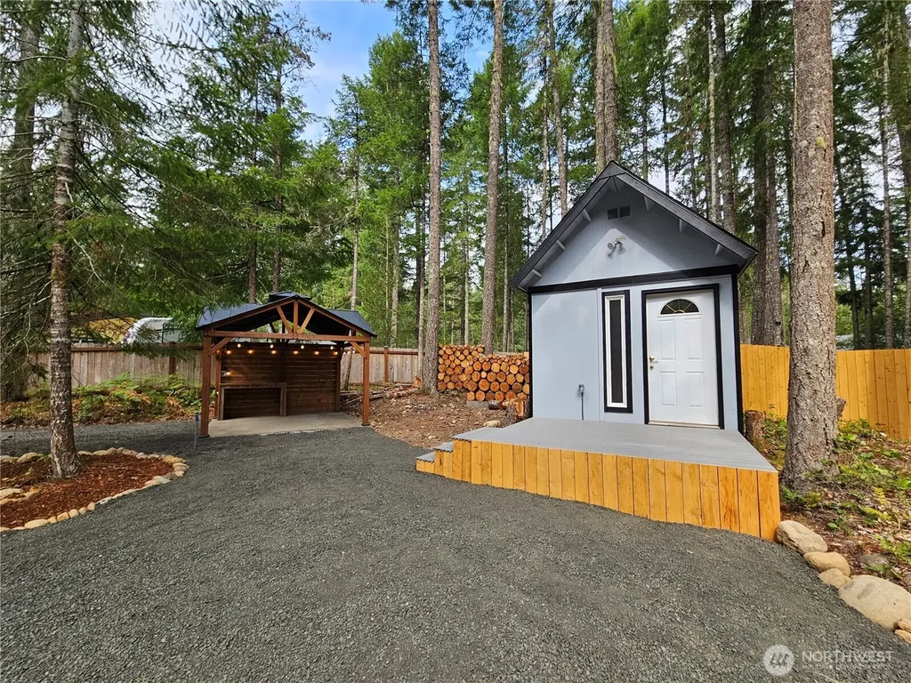 131 N Buckhorn Way Hoodsport WA 98548