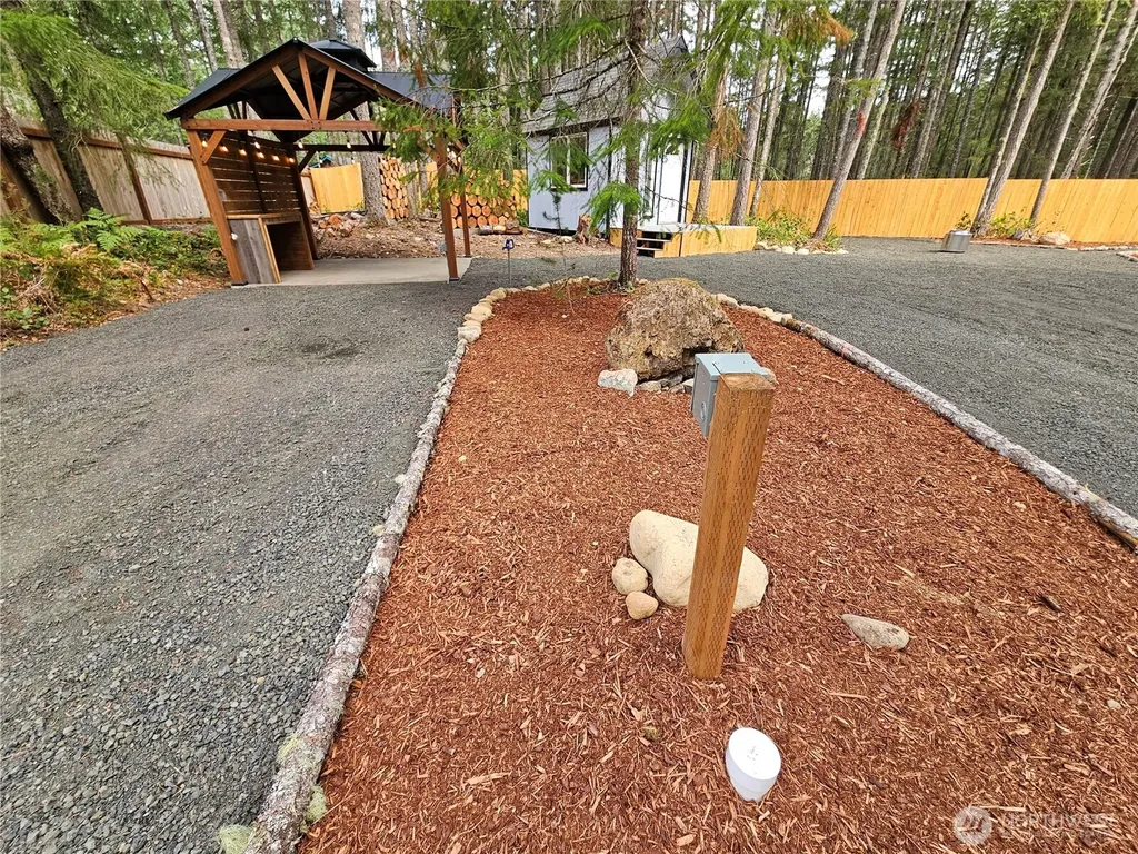 131 N Buckhorn Way Hoodsport WA 98548