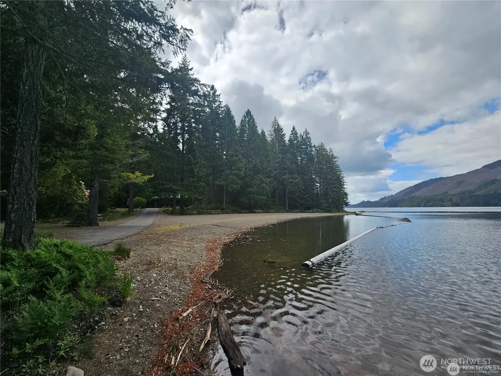 131 N Buckhorn Way Hoodsport WA 98548