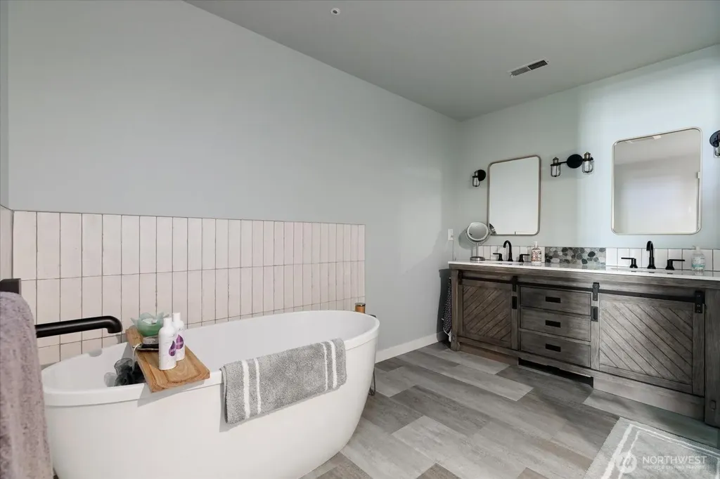651 SE Bayshore Drive Oak Harbor WA 98277