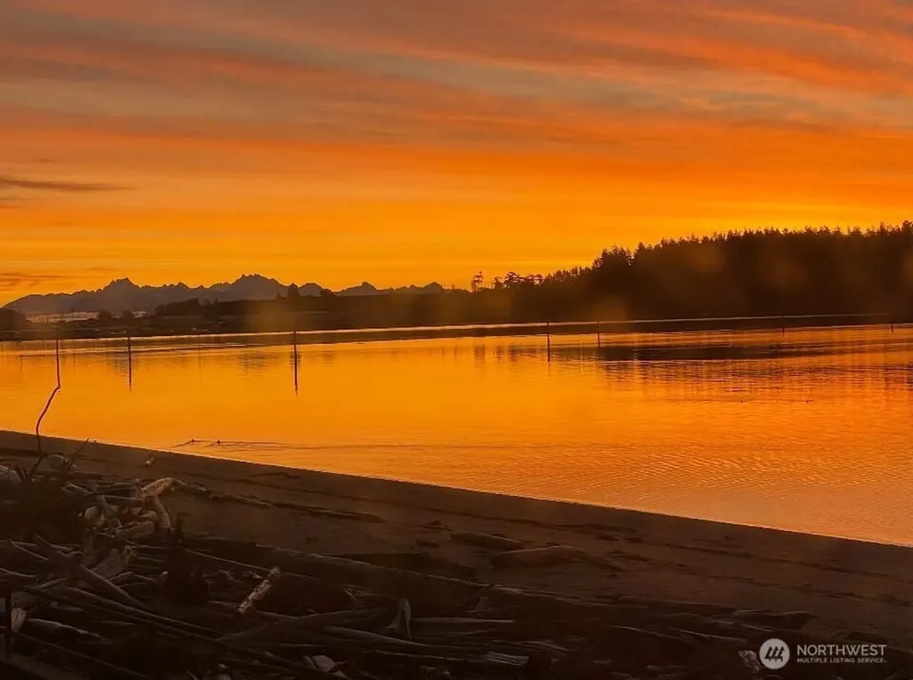 651 SE Bayshore Drive Oak Harbor WA 98277