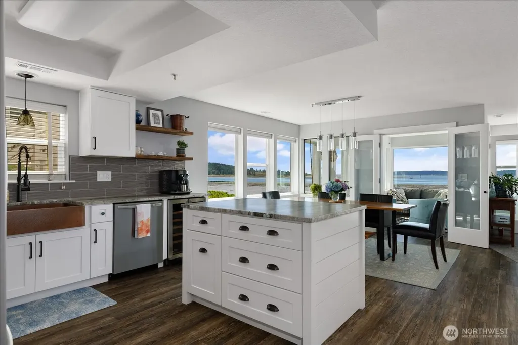 651 SE Bayshore Drive Oak Harbor WA 98277
