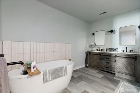 651 SE Bayshore Drive Oak Harbor WA 98277