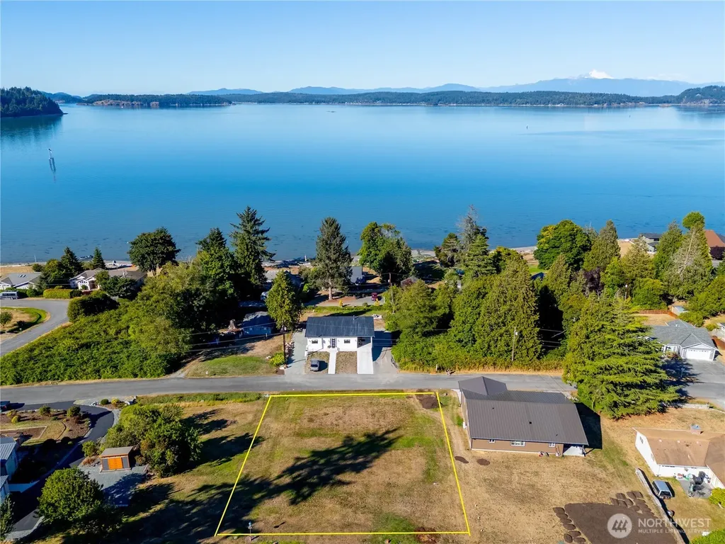 4 E Maplewood Loop Oak Harbor WA 98277