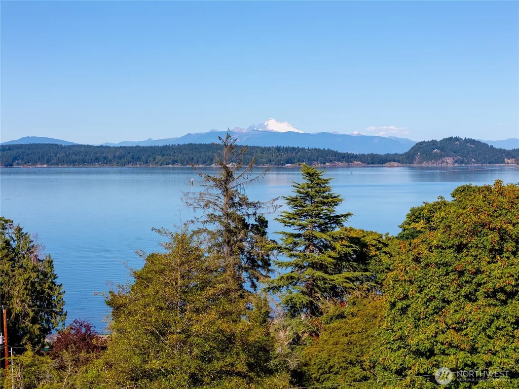 4 E Maplewood Loop Oak Harbor WA 98277