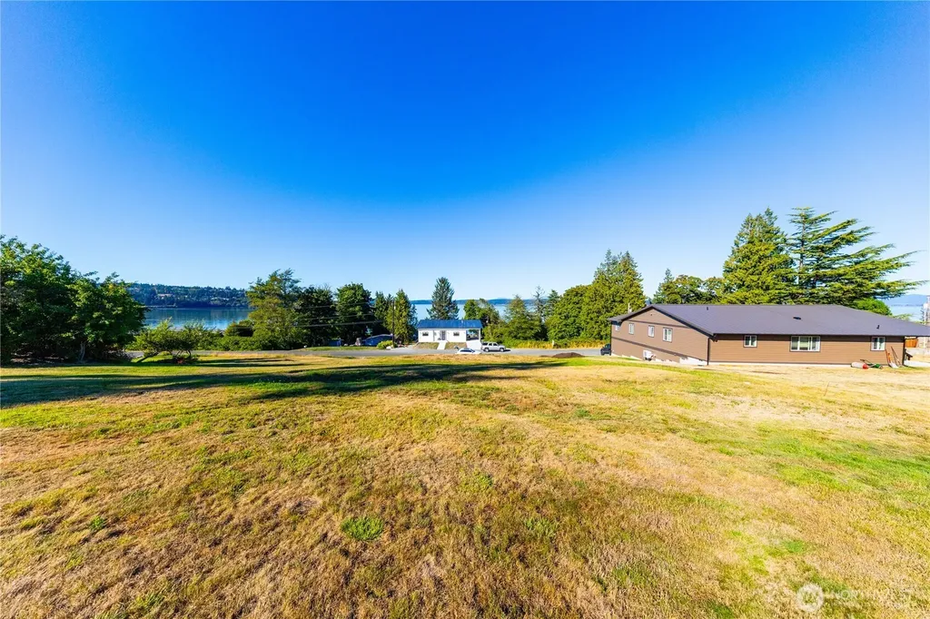 4 E Maplewood Loop Oak Harbor WA 98277