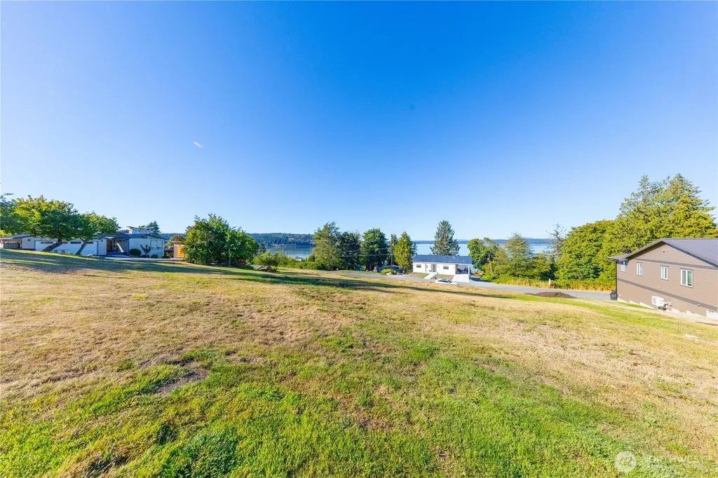 4 E Maplewood Loop Oak Harbor WA 98277