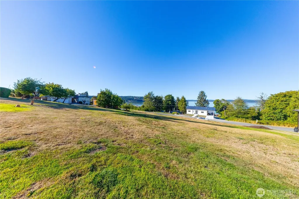 4 E Maplewood Loop Oak Harbor WA 98277
