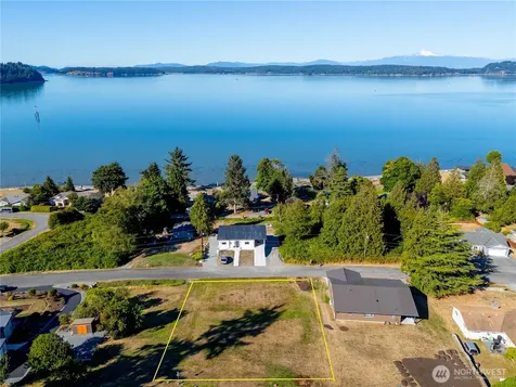 4 E Maplewood Loop Oak Harbor WA 98277