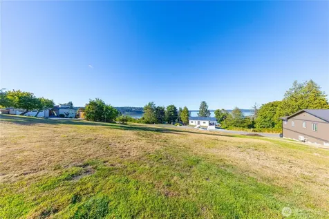 4 E Maplewood Loop Oak Harbor WA 98277