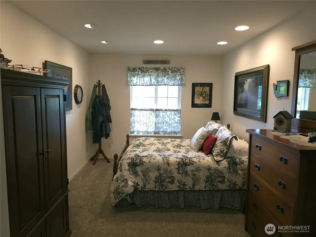363 SE Eagle Nest Court Ocean Shores WA 98569