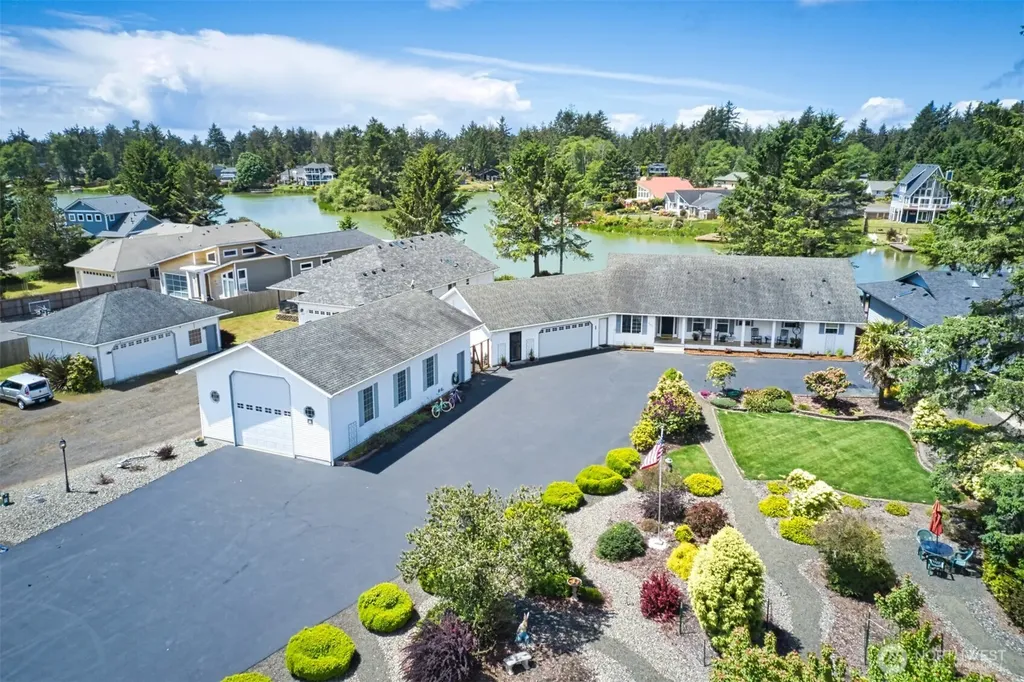 363 SE Eagle Nest Court Ocean Shores WA 98569