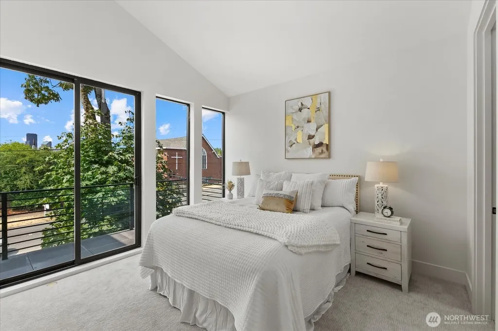 128 24th Avenue Seattle WA 98122
