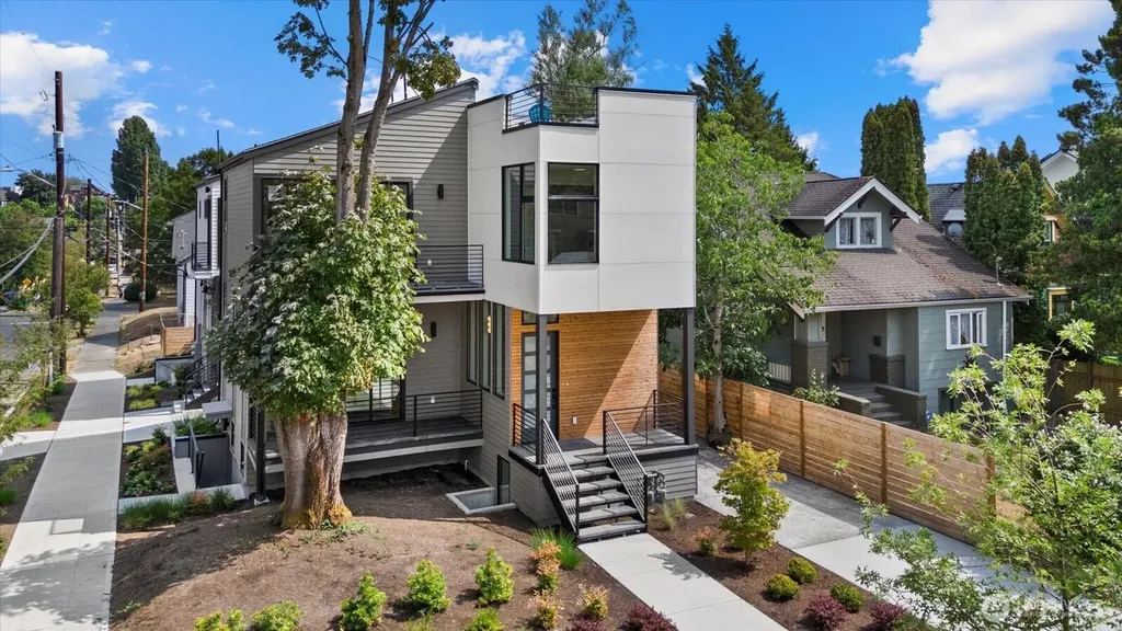 128 24th Avenue Seattle WA 98122