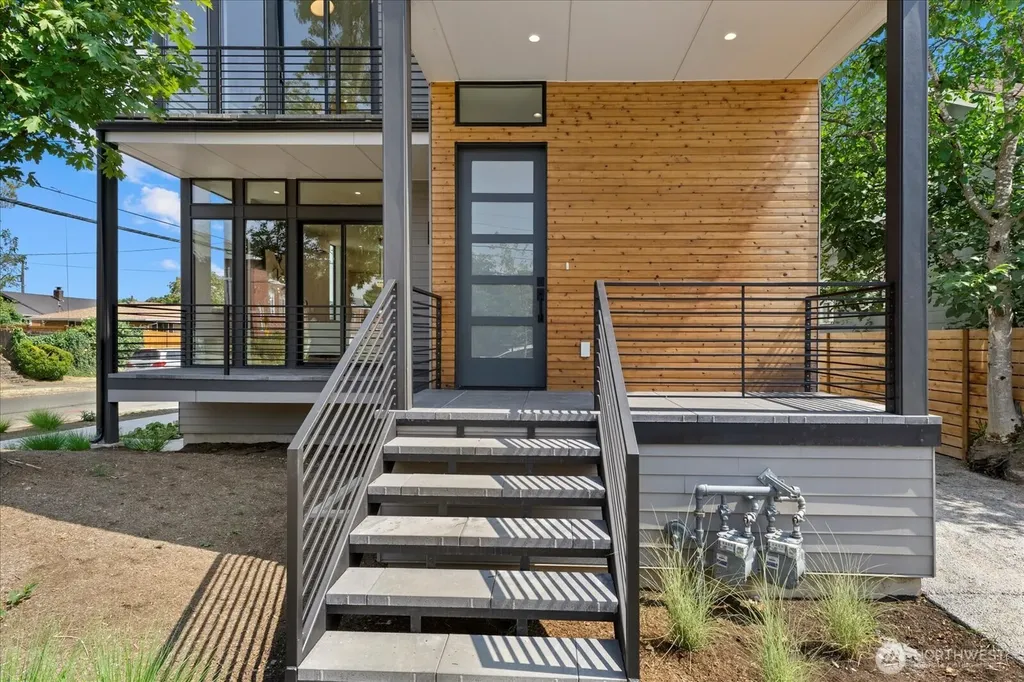 128 24th Avenue Seattle WA 98122